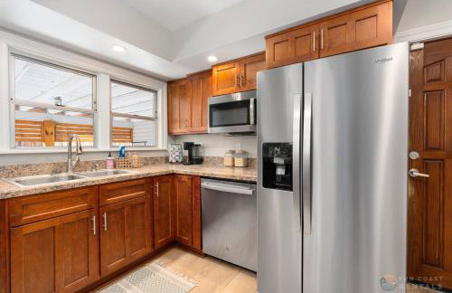 Adorable Dog Friendly Home with Fenced Yard, Office, STEPS to Canal & Hospital! - Foto 4