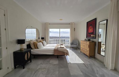 Large Family Villa 500m From Beach with Stunning Views - Photo 18