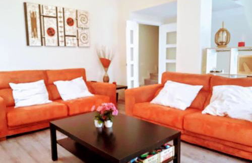 Chalet Familiar Jardín a 15 min centro y Warner - Foto 21