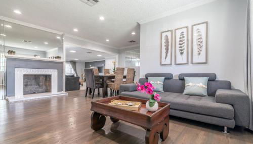 Tranquil Poolside Oasis with BBQ and Serene Ambiance - Foto 1