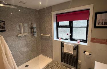 Oaklodge House - Photo 42