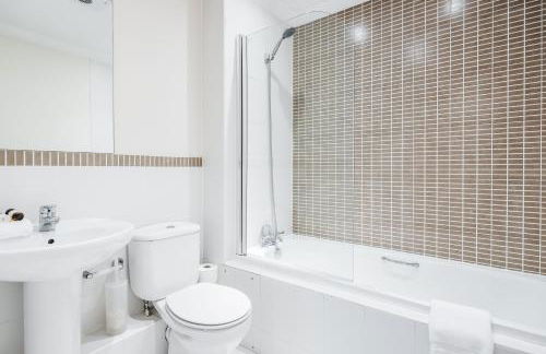 Roomspace Serviced Apartments - Royal Swan Quarter - Photo 10