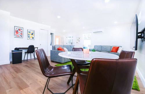 StylishAptWtrGrdnOppLake&Prk&Yrd - Foto 5