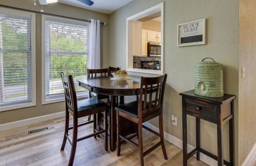 Bella Vista Townhome with Deck Near Back 40 Trails! - Foto 8