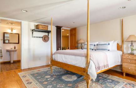 Historic & Secluded Estate on the Hudson River w/ Pool Sleeps 24 River House by Avantstay - Foto 73