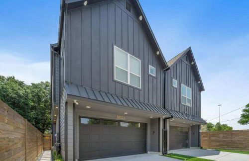 Black House - Downtown Elegance with HotTub and King Beds - Foto 9