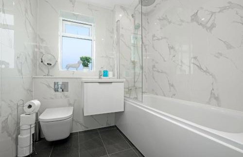 St Martins 2 Bedroom Apartments in Ruislip By 360 Stays - Foto 135