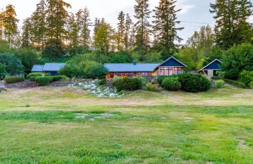 Fidalgo Island Waterfront Stunner - Photo 36