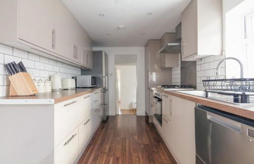 Spacious 3 Bedroom Home with PS5 and Pool Table Near O2 Arena Canary Wharf and Elizabeth Line to Central London - Foto 10