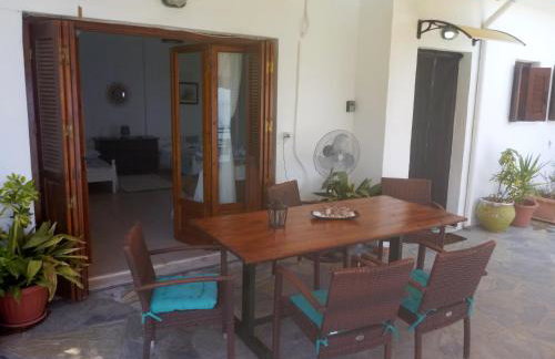 Kamari Guesthouse - Photo 25