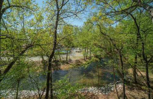 Riverfront home within walking distance of Helen - Foto 19