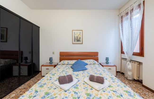 Lovely Canal View - Photo 3