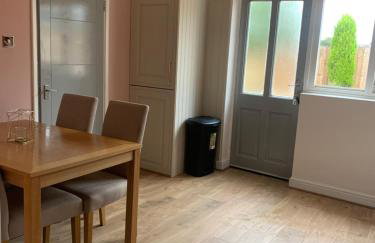 The Snug, ideal for sporting events and city breaks, hidden nook in the Heart of Newcastle, with parking, Wifi, Smart Tv, close to all local travel links - Foto 21