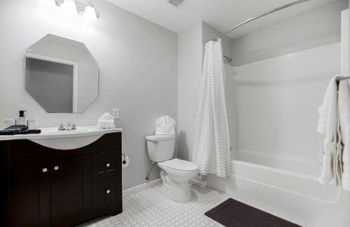 Classy 2BR-Parking, Rooftop,Near Arrowhd & TMobile - Photo 3