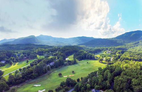 Indoor Pool and Golf Course Views Lake Lure Condo! - Foto 31