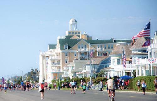 The Most Desired Summer Retreat with Private Pool Just 5 Minutes from the Beach - Foto 63