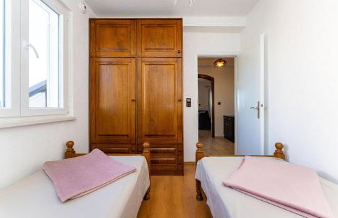 Nice Apartment In Rtina With Wifi - Photo 16