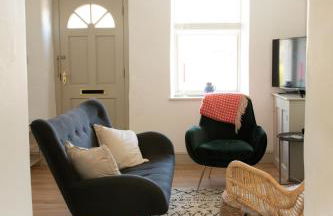 Charming 2BD Cottage wIth beautiful views nr Bath - Photo 2