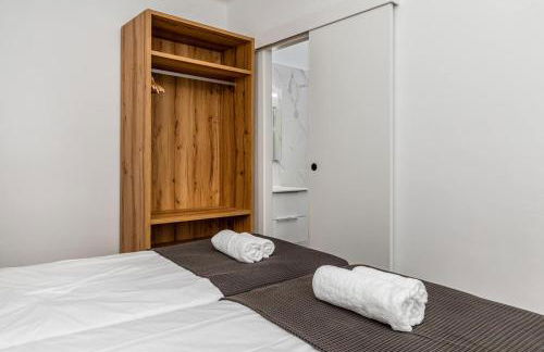 Poble Sec 3BR 2BA Balcony Sleeps 7 - Photo 12