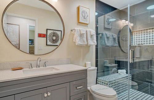 Beautiful Home - Oasis Backyard with Heat Pool - Foto 47