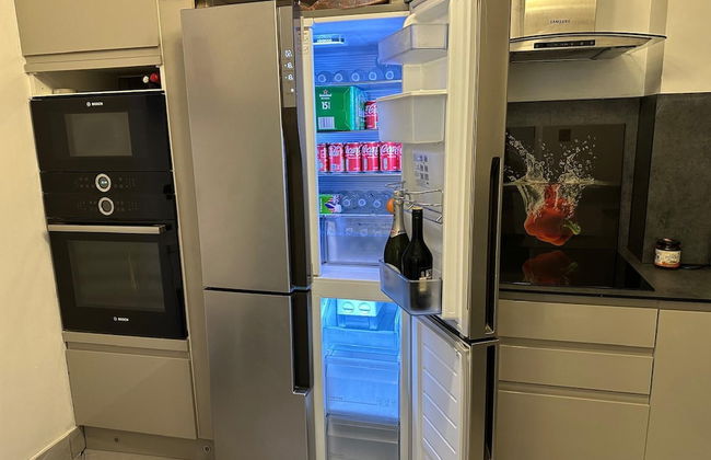 Stylish 1BR Apt w/ Fireplace & High-speed Wifi - Foto 15