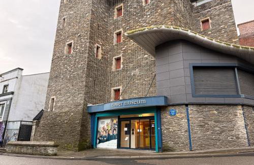 2BR City Centre Apartment By Travel Lets Short Term Rental Agency Derry With Free WiFi - Foto 21