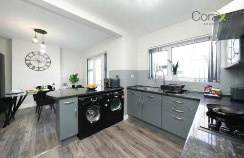 3 Bedroom Luxe Living for Contractors and Families by Coraxe Short Stays - Foto 42