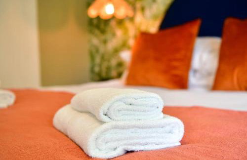 Stylish 3 Bed Home with Parking! - Photo 22