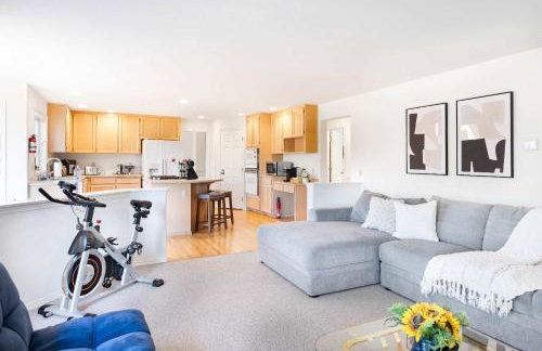 Brier 5BR Retreat w Pool Table Deck Central AC - Foto 8