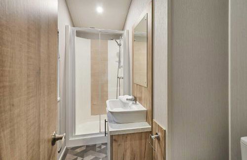 Black Moorhen Lodge with Hot Tub - Foto 22