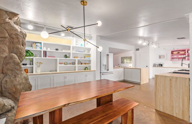 Northview Mid-century Escape Pool Firepit Bocce - Foto 12