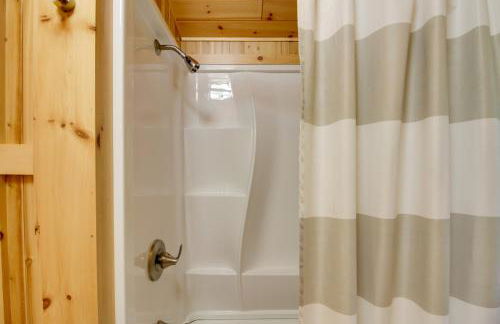 Dock and Fire Pit Lakefront Cabin in Deer River! - Foto 16