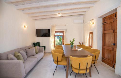 Pavlina Villa , a hidden gem with heated pool and ping pong! - Photo 16