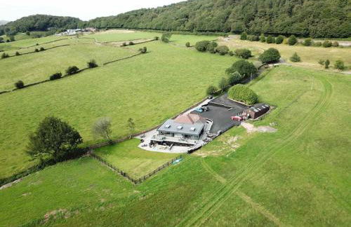 Luxury Accom with Amazing Views over Rudyard Lake - Photo 19