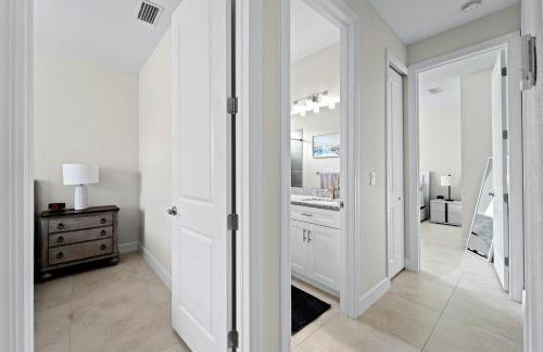 Modern Heated Pool Home Close To Downtown Shopping - Foto 18