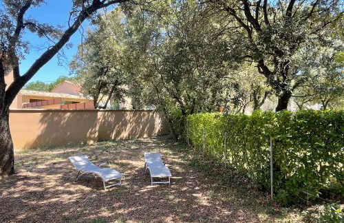 Belle villa avec piscine intérieure et piscine extérieure Gite Les Aiguiers - Foto 46