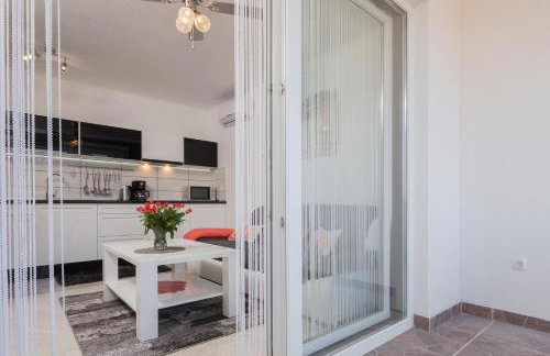 La Perla Apartments 2 - Photo 20