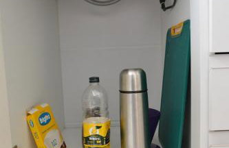 Apartamento novo com piscina 2 quartos self check-in perto do shopping - Foto 11