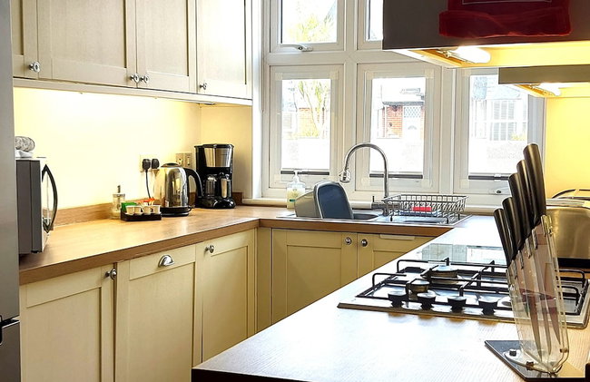 Meadow View Apartments are 2 and 3 bedroomed with private parking - Foto 89