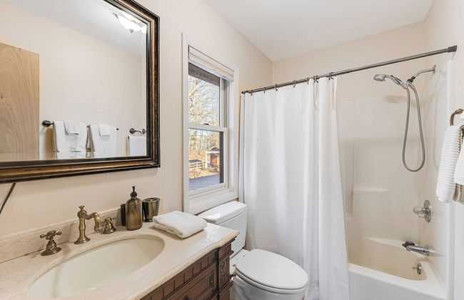 Red Cedar by Avantstay Cabin w/ Hot Tub + Views! - Foto 18