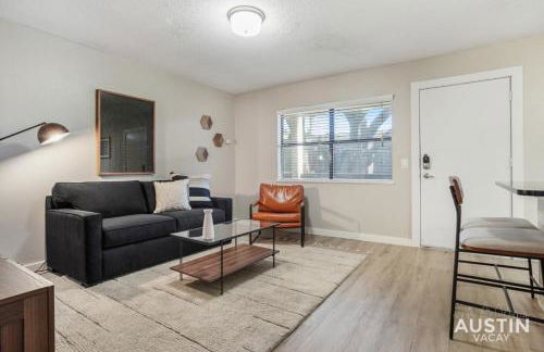 Spacious 2 Apt Combo Sleeps 12 Pool and Pets - Photo 9