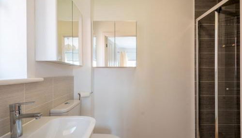 Cheerful 2-Bedroom house with Private parking - Pass the Keys - Foto 3, Other