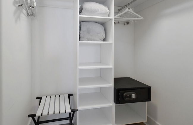 Fantastic 2BR Condo at Hollywood - Photo 24