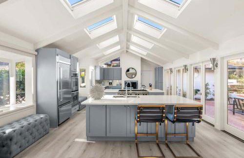 Pacific Perfection - Ocean Views Jacuzzi Walk to Beach and Dining - Photo 4