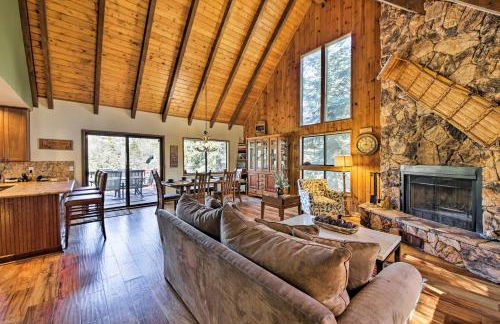 Spacious Lake Arrowhead Home with 2 Decks and Views - Foto 5