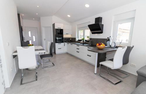 Holiday - Therapy - Foto 3