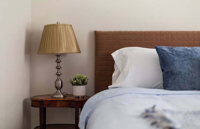 Casa Leslieville - 2BR Suite w LRG Patio - Photo 2