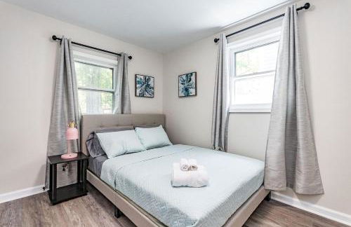 Renovated house close to Dtown Durham w king bed - Photo 18