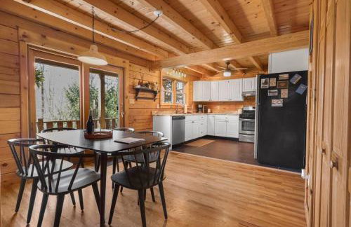 Lakefront Log Cabin, Private Lake Access w/Peloton - Foto 41