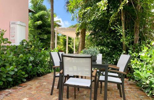 The Pink House - Bask in Style Steps from the Convention Center - Foto 11